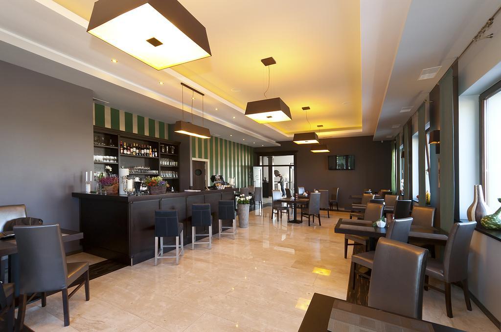 Hotel Oriza Gdów Kültér fotó