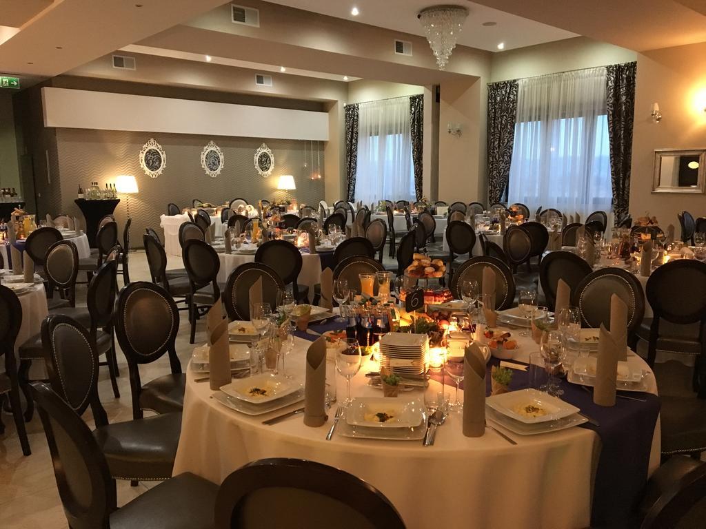 Hotel Oriza Gdów Kültér fotó