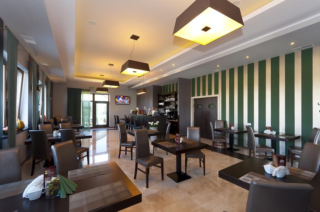Hotel Oriza Gdów Kültér fotó