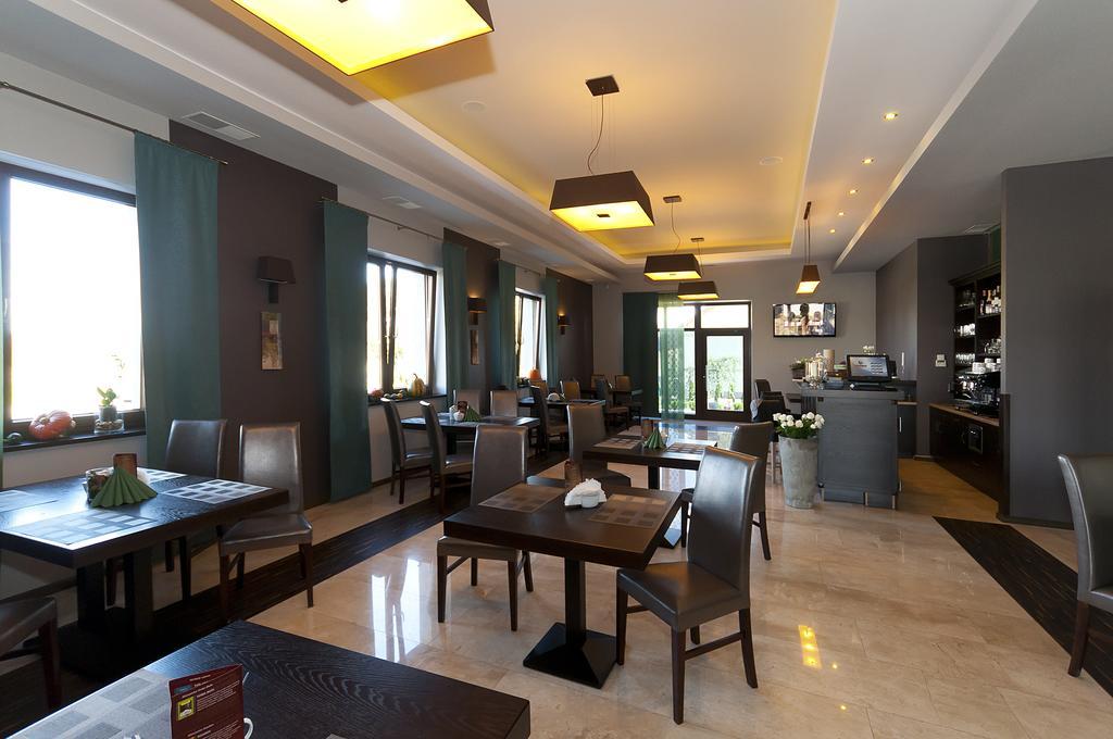 Hotel Oriza Gdów Kültér fotó
