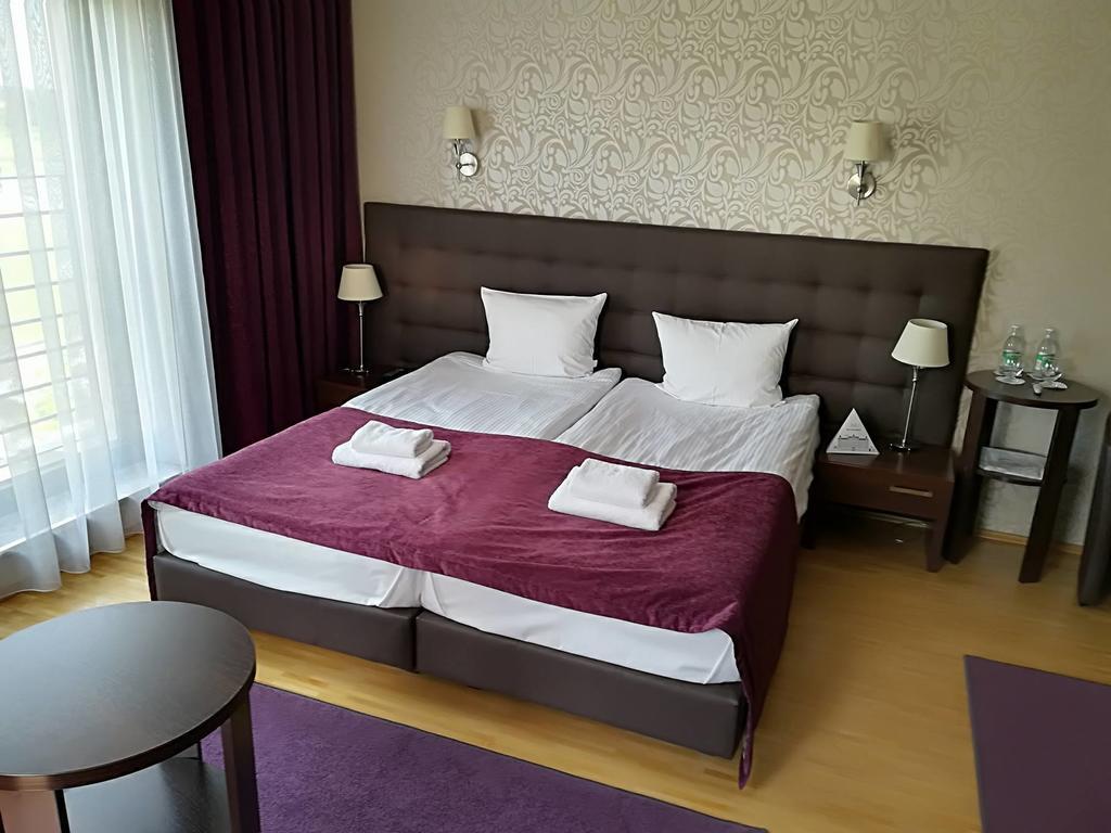 Hotel Oriza Gdów Kültér fotó