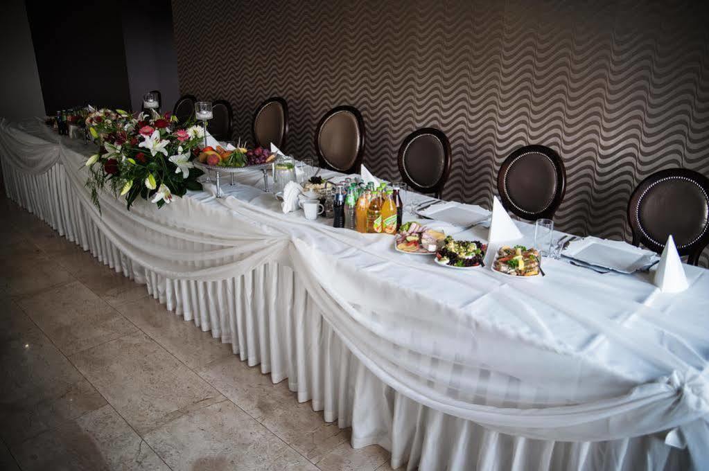 Hotel Oriza Gdów Kültér fotó